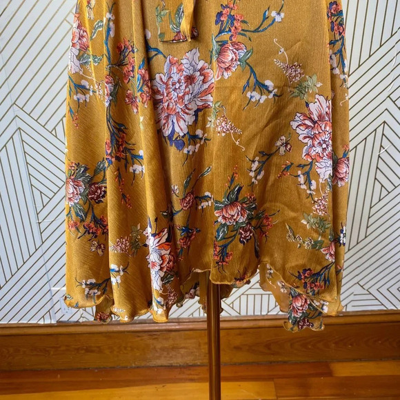 Boohoo Plus Floral Print‎ Hanky Hem Tie Waist Skirt - Picture 4 of 9